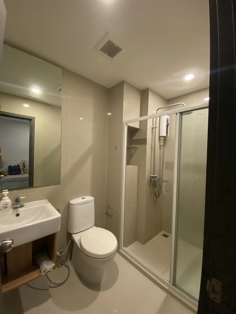Selling Elio Del Nest 1-bedroom, 1-bathroom unit on the 11th floor. Fully furnished and equipped with appliances. Don't miss out!
