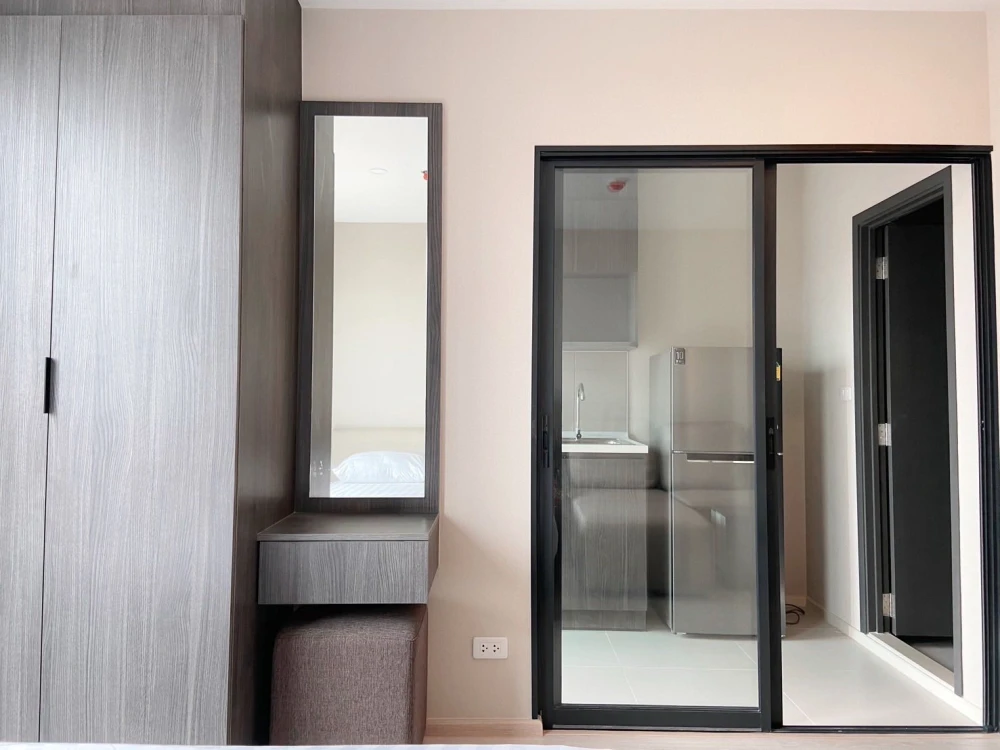 For sale Elio Del Nest, Building G, 10th floor, Studio room, very clean room, complete with equipment and furniture, ready to move in.