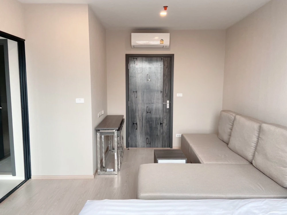 For sale Elio Del Nest, Building G, 10th floor, Studio room, very clean room, complete with equipment and furniture, ready to move in.