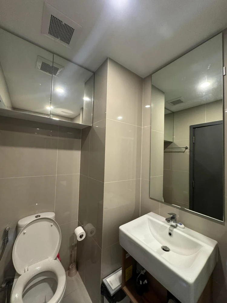 Elio Del Nest for sale, a lovely room with well-built walls, complete furniture and amenities. Reserve now!