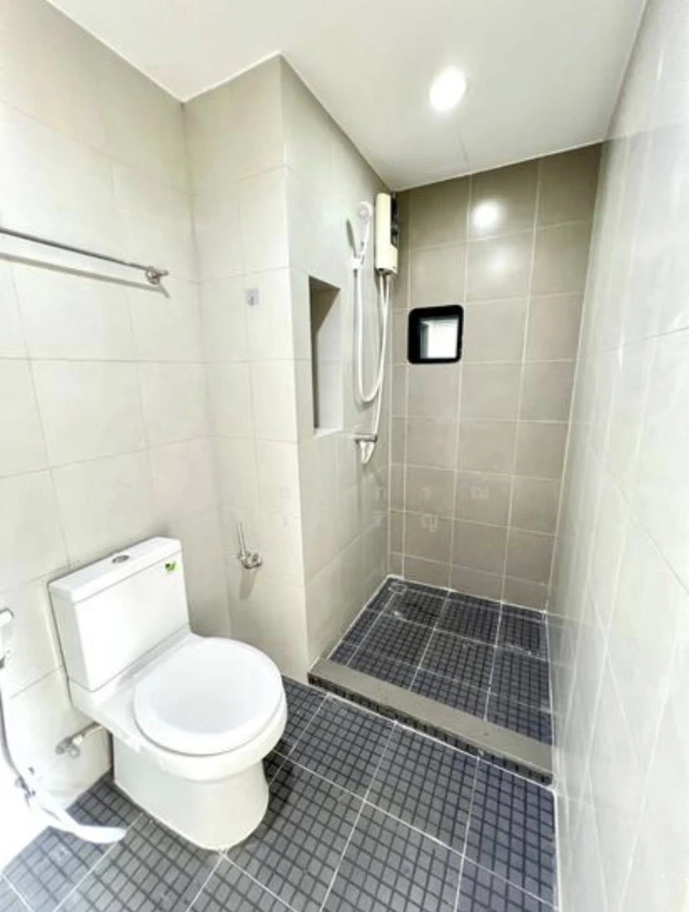 Selling Elio DelRay condo, 34 sq m, pool view, beautifully furnished with built-in features. Book now!
