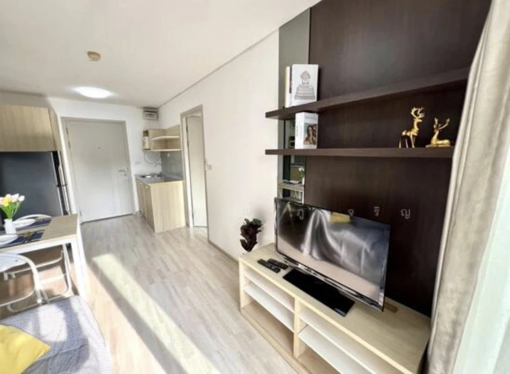 Selling Elio DelRay condo, 34 sq m, pool view, beautifully furnished with built-in features. Book now!