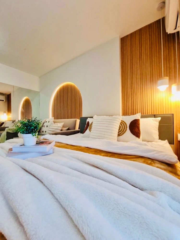For sale: ELIO Delray, 6th floor, beautiful room, fully decorated, super cool. Interested in owning one? Hurry and reserve now!