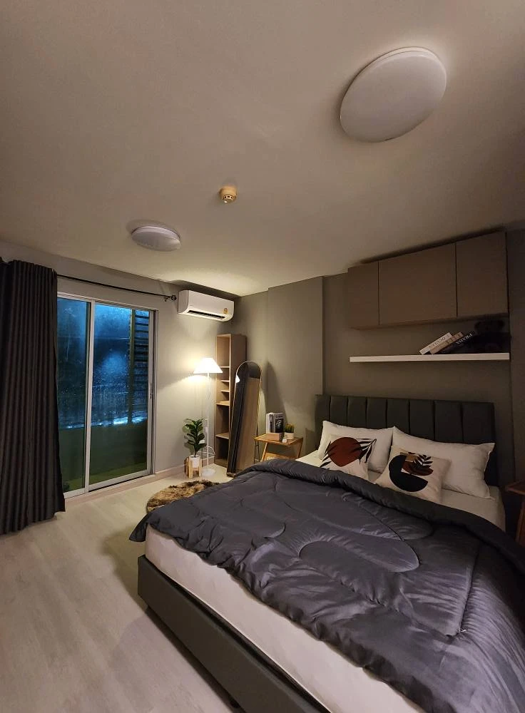 ELIO Delray Studio for sale, beautifully decorated in a stunning color scheme, comes fully furnished. Reserve now!