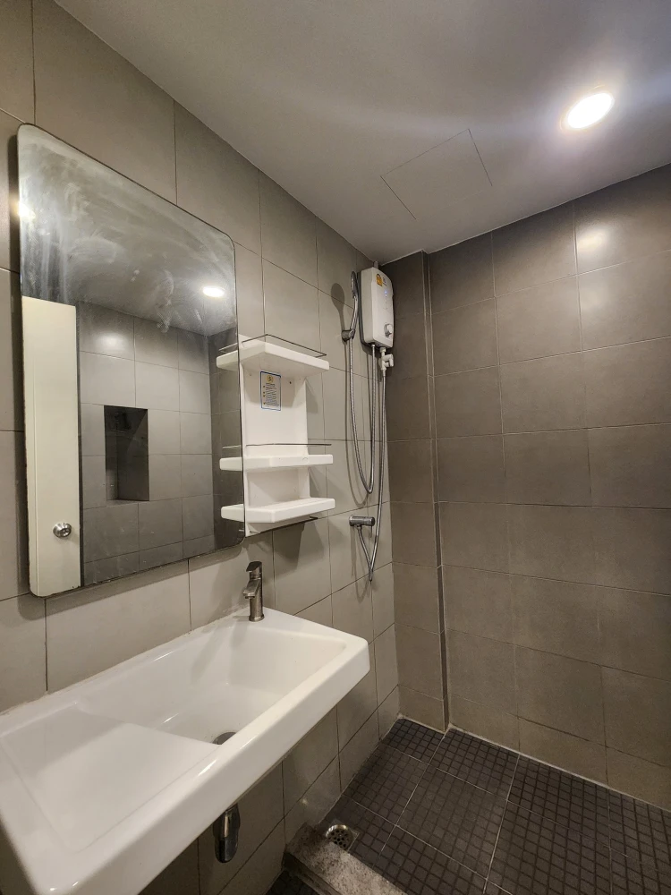 ELIO Delray Studio for sale, beautifully decorated in a stunning color scheme, comes fully furnished. Reserve now!
