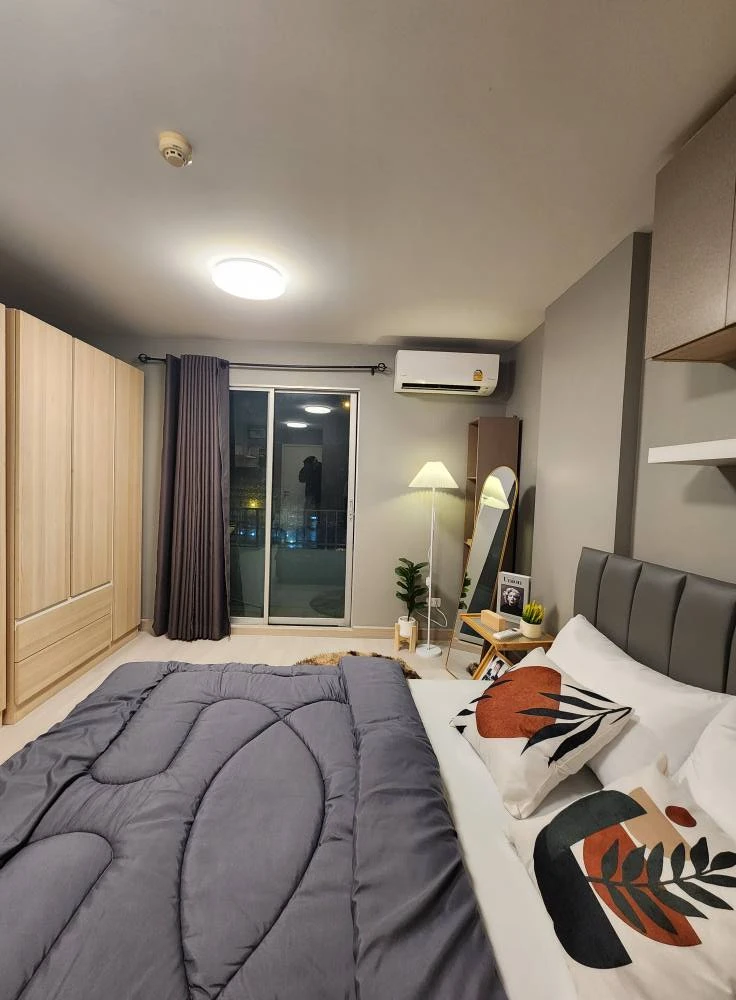 ELIO Delray Studio for sale, beautifully decorated in a stunning color scheme, comes fully furnished. Reserve now!