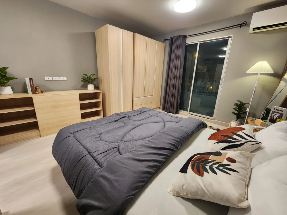 ELIO Delray Studio for sale, beautifully decorated in a stunning color scheme, comes fully furnished. Reserve now!