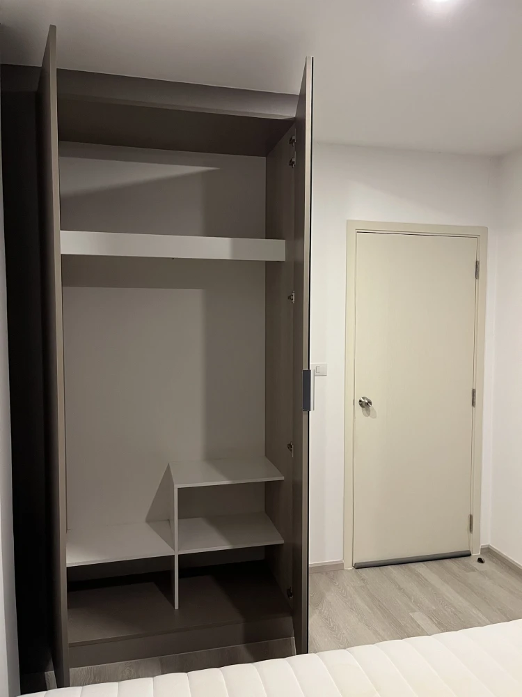 For sale/rent: Elio Sathorn-Wutthakat. A lovely unit in a great location with stunning city views from a high floor. Book now!