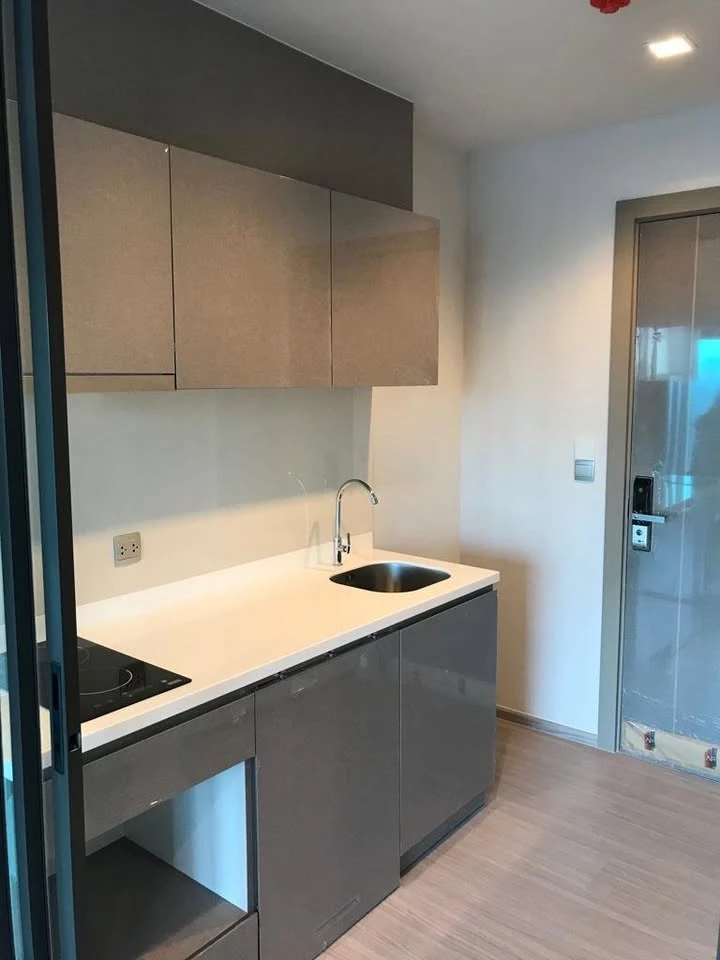 For sale ELIO Sukhumvit 64, beautiful room, decorated in a luxurious style, looks expensive. with premium grade furniture Beautiful, worth it. Hurry u
