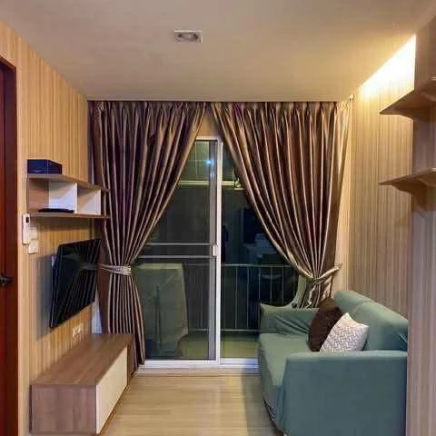 Emerald Residence Ratchada for sale, corner unit, very private, wallpapered throughout, built-in, complete with appliances, ready to move in.