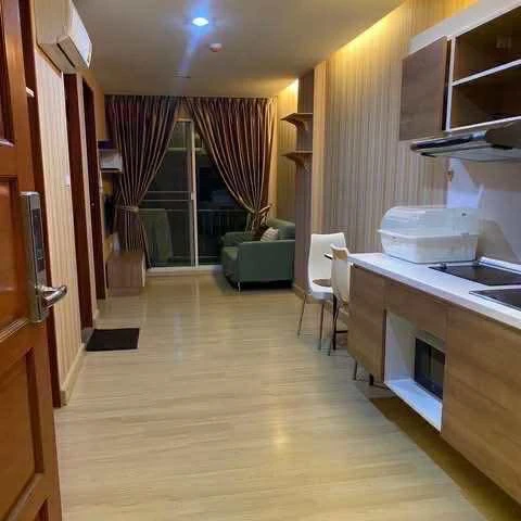 Emerald Residence Ratchada for sale, corner unit, very private, wallpapered throughout, built-in, complete with appliances, ready to move in.