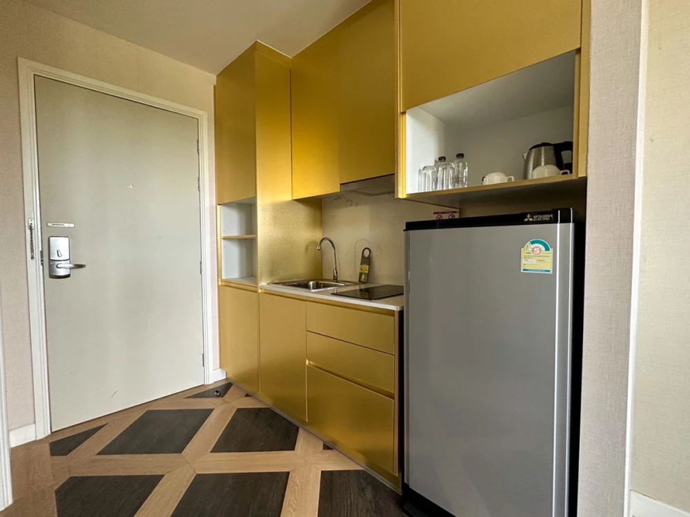 For sale: Espana Condo Resort Pattaya, 5th floor, pool view, fully furnished, reserve now, don't miss out!