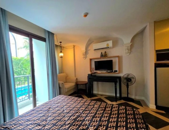 For sale: Espana Condo Resort Pattaya. Fully furnished room. Ready to move in. Just bring your bags. Don't miss out!
