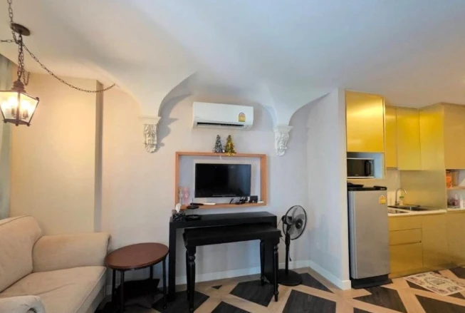 For sale: Espana Condo Resort Pattaya. Fully furnished room. Ready to move in. Just bring your bags. Don't miss out!