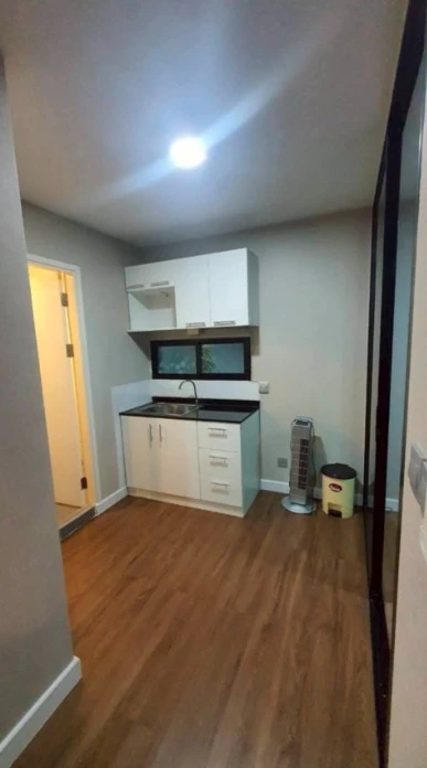 Selling a 2-bedroom, 1-bathroom corner unit at ESTA Bliss. It's surrounded by greenery, has a pool view, and a great location. Don't miss out!