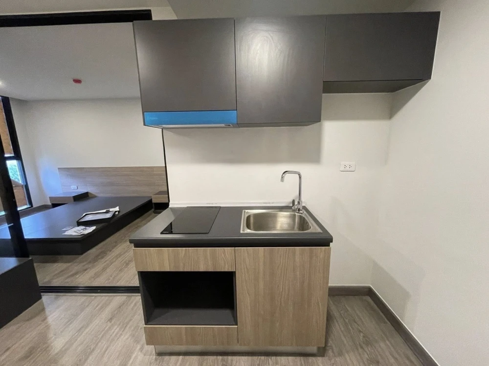 Selling FLEXI Sathorn - Charoen Nakhon, 1-bedroom corner unit, 4th floor, Building B. Best value in the Charoen Nakhon area. Don't miss out!