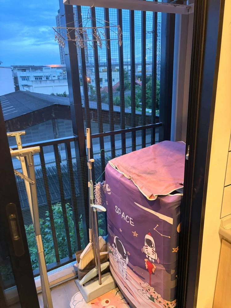 Flexi Suksawat condo for sale, 4th floor, with enclosed kitchen and balcony, fully furnished, ready to move in.