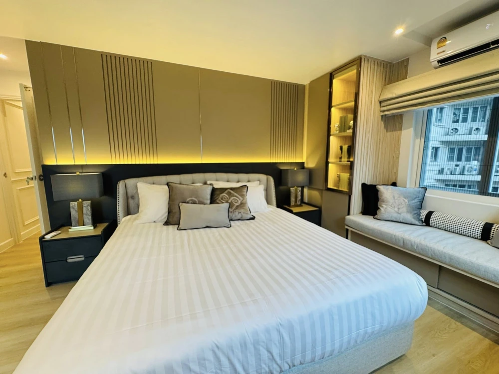 For sale: Fortune Condo Town, 2 bedrooms, 2 bathrooms, beautifully decorated with built-ins throughout the room. Interested? Reserve now!
