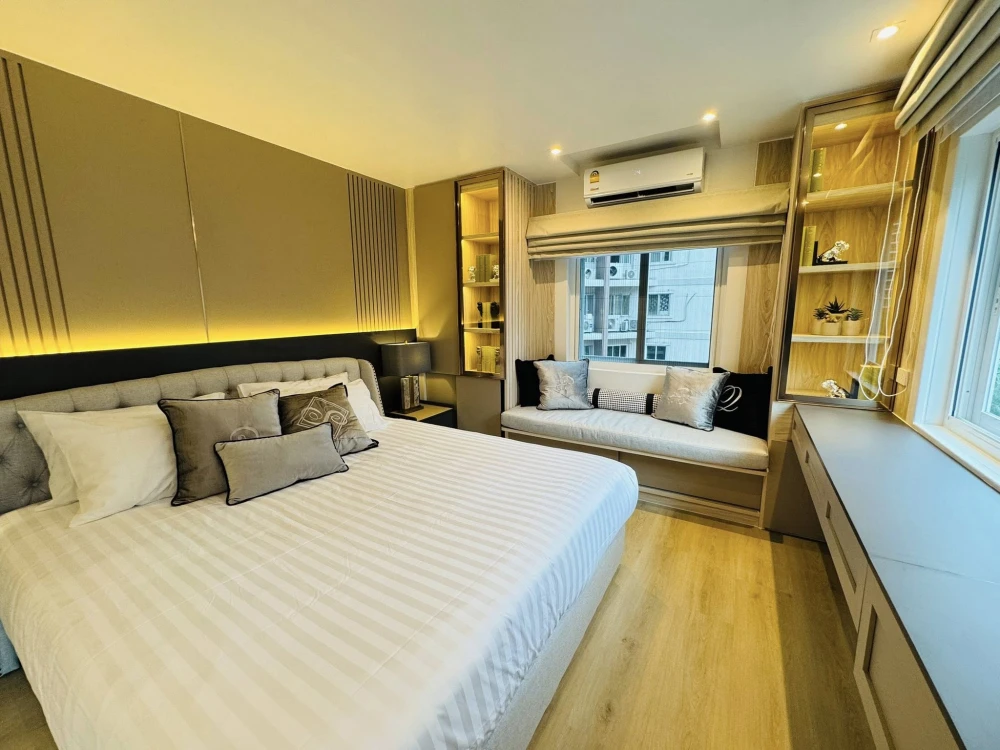 For sale: Fortune Condo Town, 2 bedrooms, 2 bathrooms, beautifully decorated with built-ins throughout the room. Interested? Reserve now!