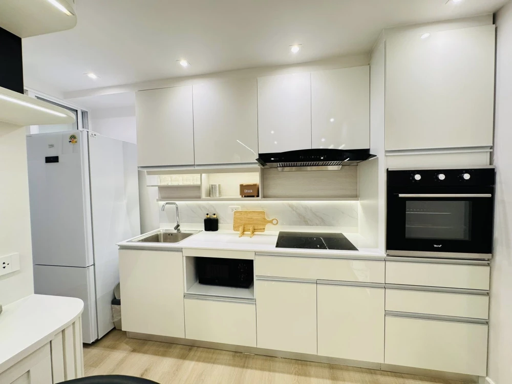 For sale: Fortune Condo Town, 2 bedrooms, 2 bathrooms, beautifully decorated with built-ins throughout the room. Interested? Reserve now!