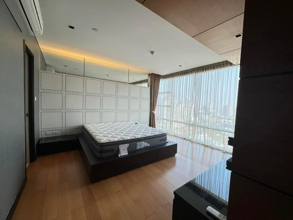 For sale: Fullerton Sukhumvit, 24th floor, beautiful room, fully furnished. Interested in owning one? Hurry and reserve now! images