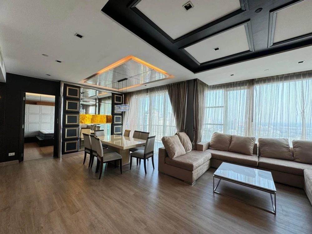For sale: Fullerton Sukhumvit, 24th floor, beautiful room, fully furnished. Interested in owning one? Hurry and reserve now!
