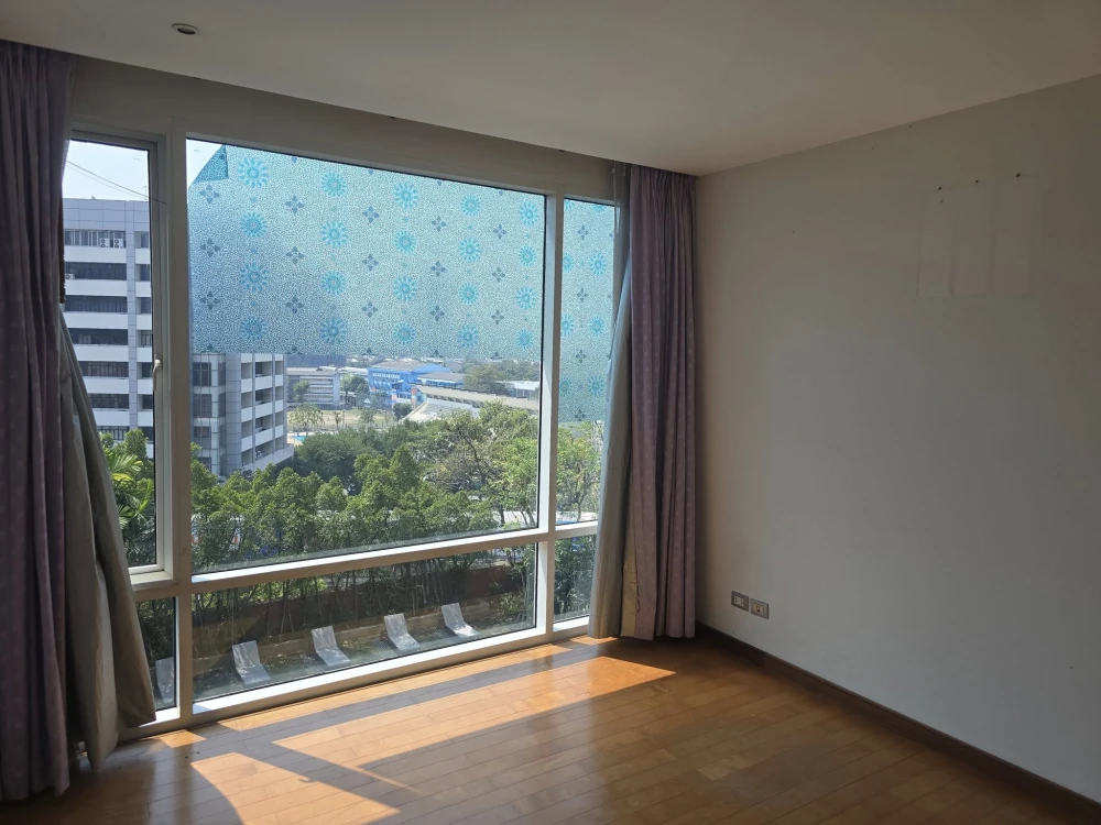 For sale: Fullerton Sukhumvit, 7th floor, 3 bedrooms, 3 bathrooms, spacious room, very comfortable, great view, very worth booking.