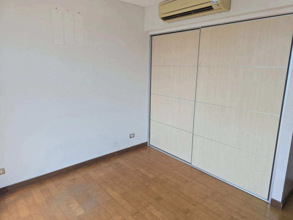 For sale: Fullerton Sukhumvit, 7th floor, 3 bedrooms, 3 bathrooms, spacious room, very comfortable, great view, very worth booking.
