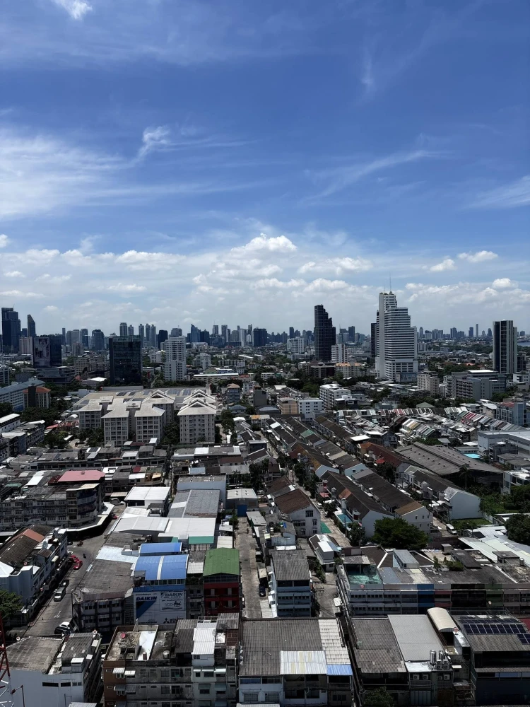 ขาย Fuse Chan Sathon ห้องนอนมี ตู้ เตียงพร้อมฟูกให้แล้ว Build เคาน์เตอร์ครัว เตาไฟฟ้าและ Hood ดูดควัน สนใจจองเลย