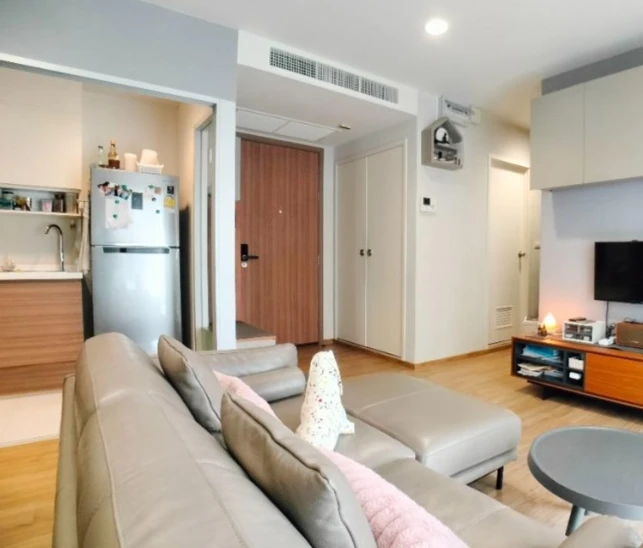 Selling Fuse Chan Sathorn, 2 bedrooms. Spacious and comfortable, fully furnished. Book now!