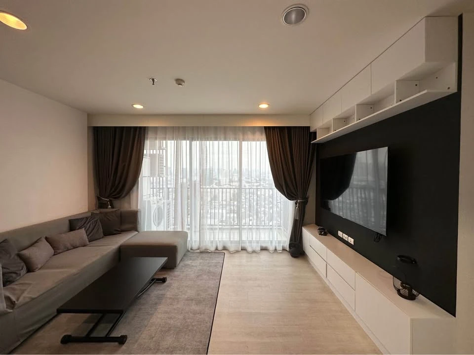 For sale: Fuse Chan Sathorn, spacious room, lots of usable space, good location, comes with complete facilities, book now.