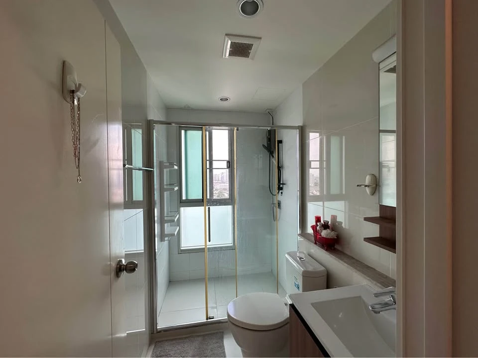 For sale: Fuse Chan Sathorn, spacious room, lots of usable space, good location, comes with complete facilities, book now.