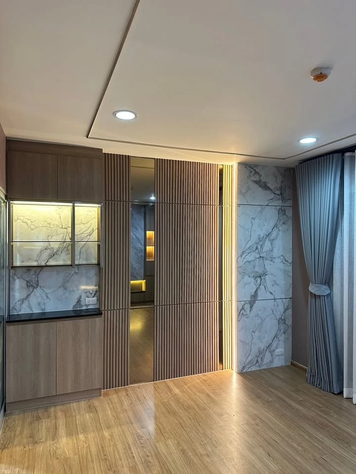 Selling Fuse Chan Sathorn condo, ready to move in, fully furnished. Book now!