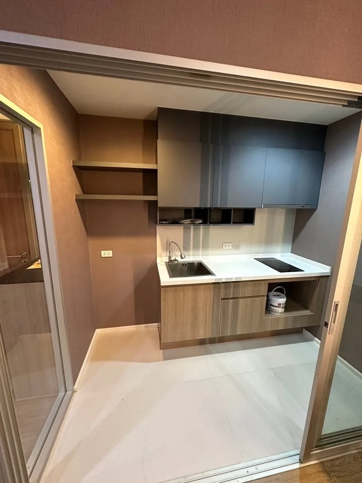 Selling Fuse Chan Sathorn condo, ready to move in, fully furnished. Book now!