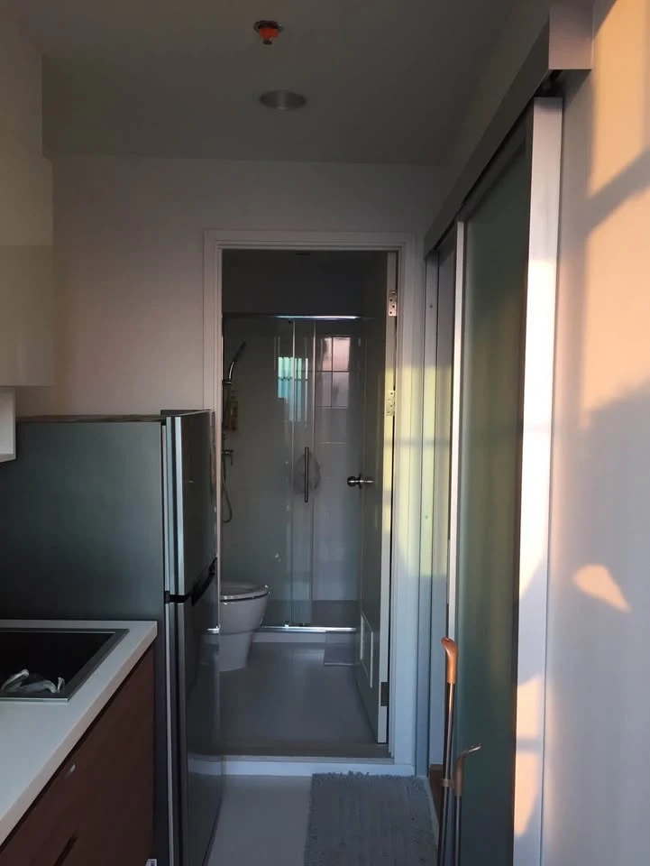 Selling a Fuse Chan-Sathorn condo unit on the 26th floor. It's very high up with amazing city views and excellent ventilation. Book quickly!