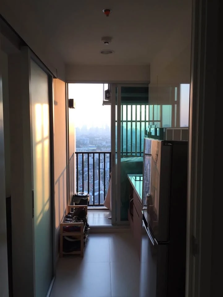Selling a Fuse Chan-Sathorn condo unit on the 26th floor. It's very high up with amazing city views and excellent ventilation. Book quickly!