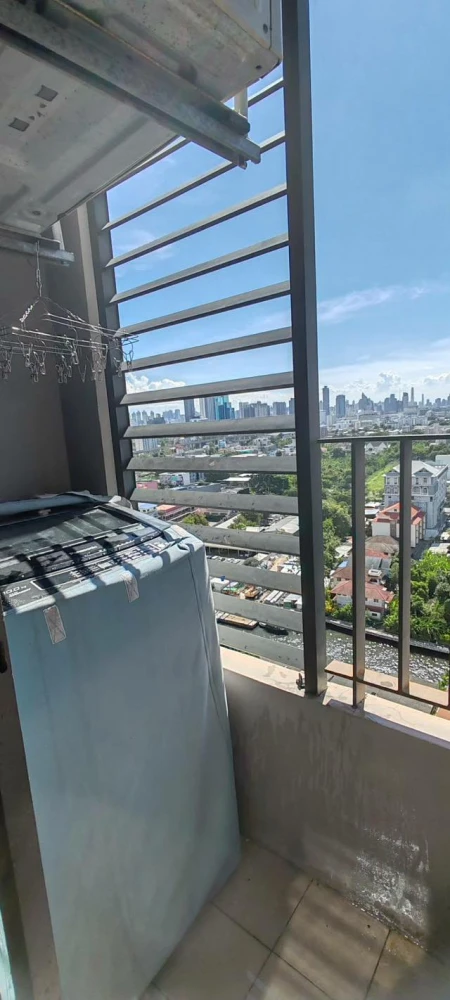 Selling Fuse Mobius Ramkhamhaeng Station condo with panoramic city views at an affordable price! Fully furnished, move-in ready!