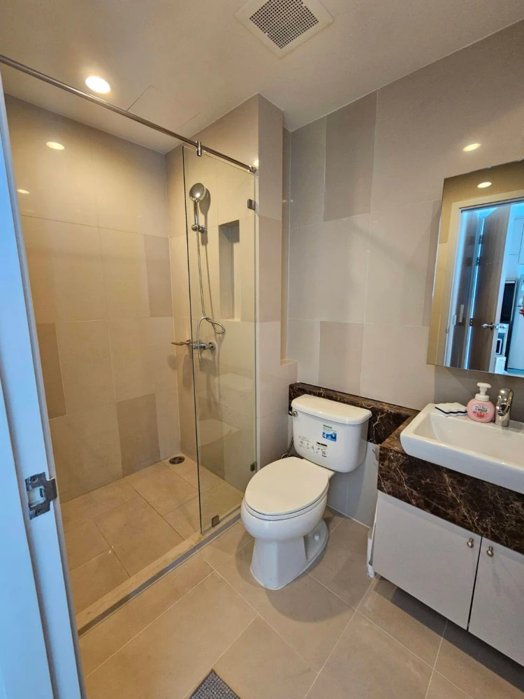 For sale: FUSE Sathorn – Taksin, 9th floor, corner unit, fully furnished. Book now—act fast!