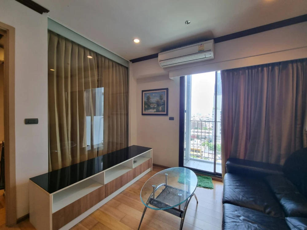 Selling Fuse Sathorn-Taksin 1 bedroom, 1 bathroom unit. Comes with amenities in a prime location. Don't miss out!