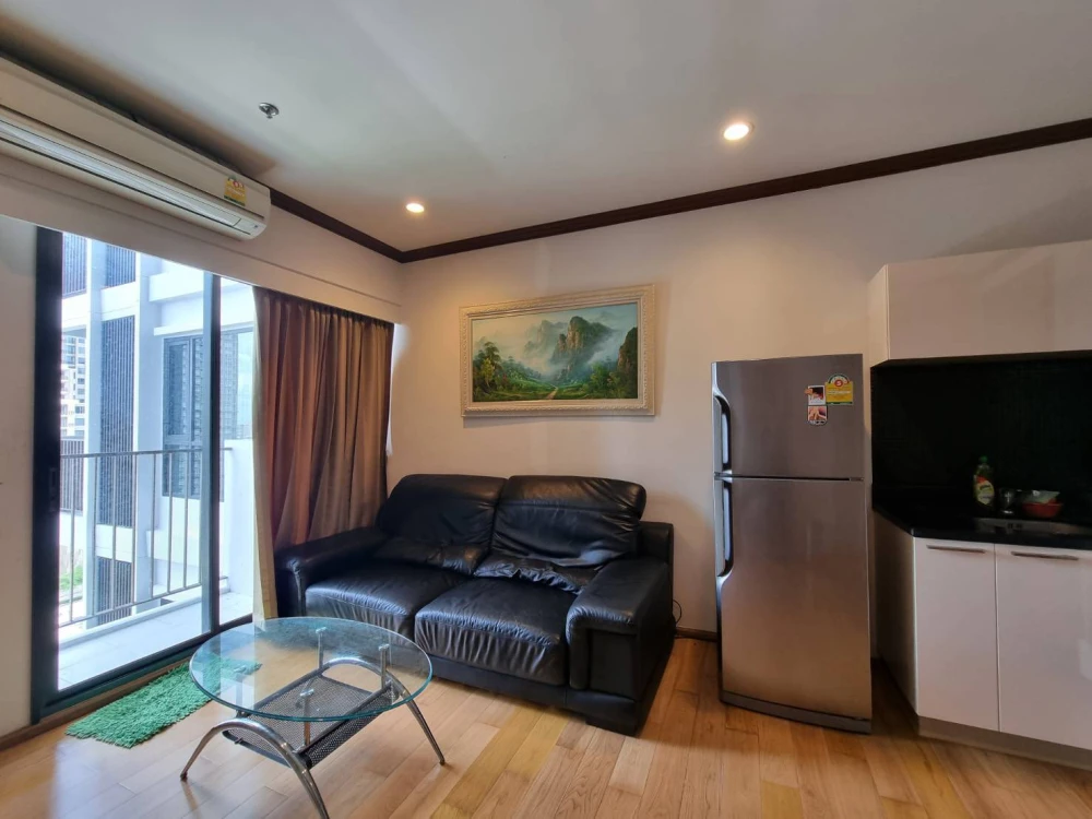Selling Fuse Sathorn-Taksin 1 bedroom, 1 bathroom unit. Comes with amenities in a prime location. Don't miss out!