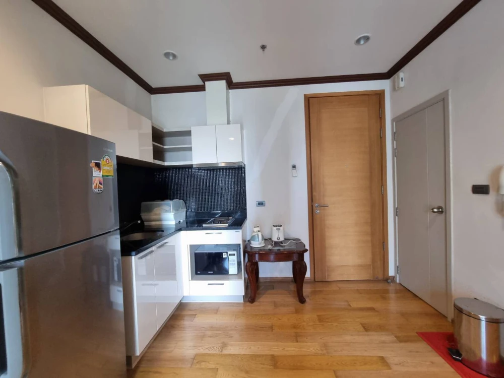 Selling Fuse Sathorn-Taksin 1 bedroom, 1 bathroom unit. Comes with amenities in a prime location. Don't miss out!