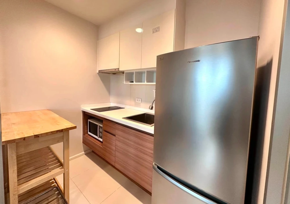 Selling FUSE Chan-Sathorn, a cold storage unit with full-day cooling, complete with high-quality furniture and ample storage space. Book now!