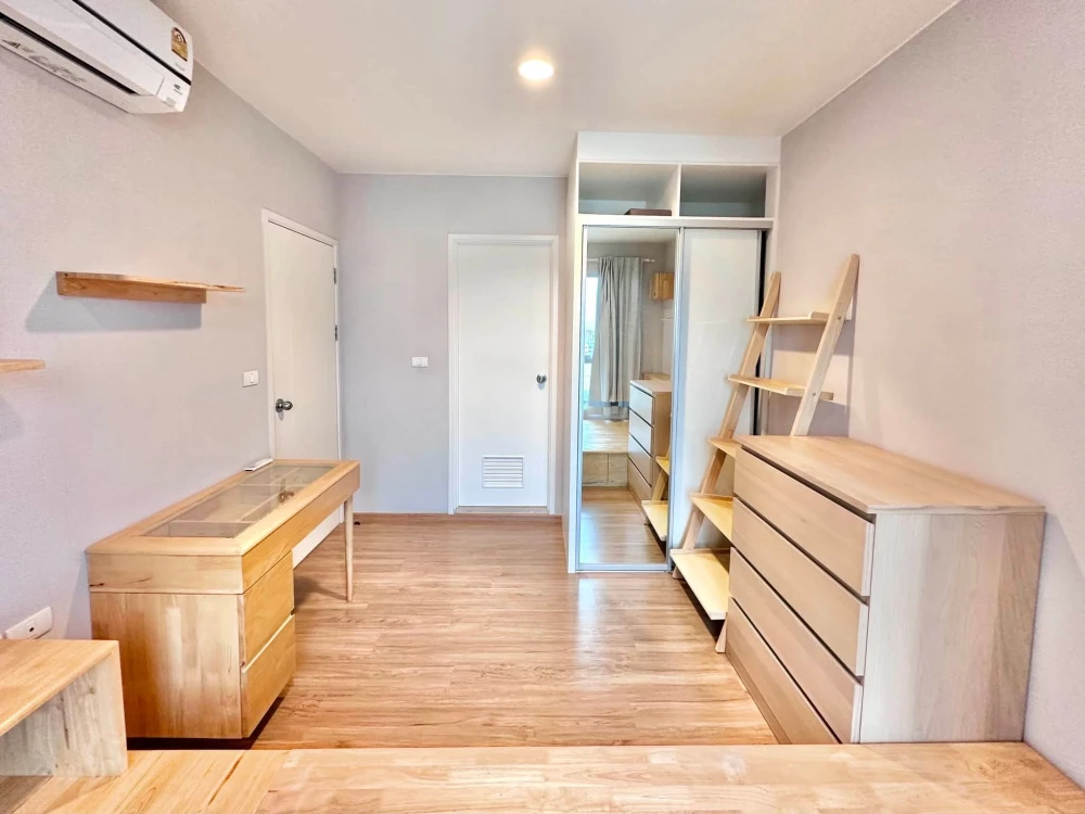 Selling FUSE Chan-Sathorn, a cold storage unit with full-day cooling, complete with high-quality furniture and ample storage space. Book now!