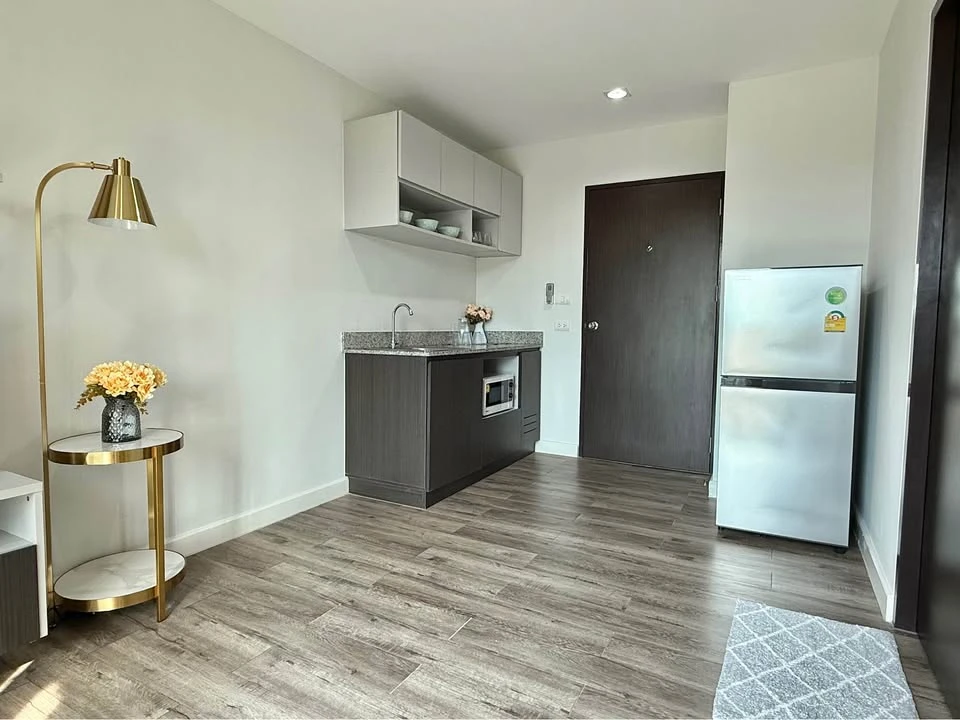 For sale: G Condo Sriracha, a lovely room on the 2nd floor, good location, fully furnished, convenient transportation. Reserve now!