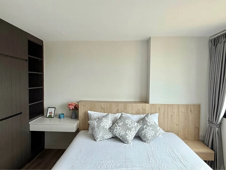 For sale: G Condo Sriracha, a lovely room on the 2nd floor, good location, fully furnished, convenient transportation. Reserve now!