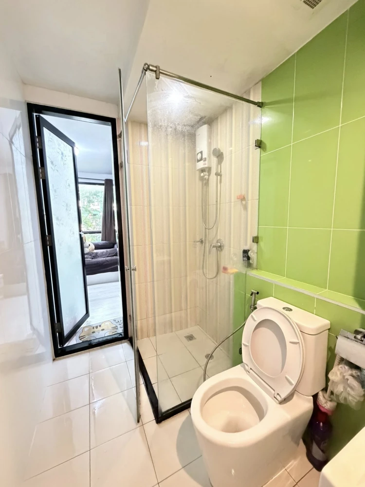Selling G STYLE 1-bedroom, 1-bathroom fully furnished unit in a prime location with convenient transportation. Don't miss out!