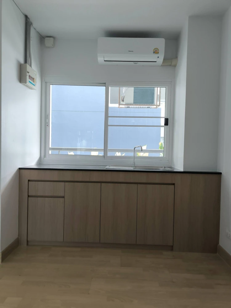 Selling a Garden Court 1-bedroom, 1-bathroom unit with spacious living area, prime location, and complete amenities. Don't miss out!