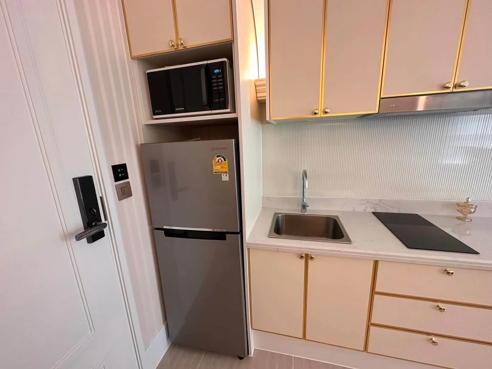 For sale: Grand Florida Beachfront Condo Resort Pattaya, 2nd floor, pool view, reserve now, don't miss out.