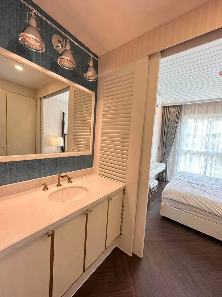 For sale: Grand Florida Beachfront Condo Resort Pattaya, 2nd floor, pool view, reserve now, don't miss out.