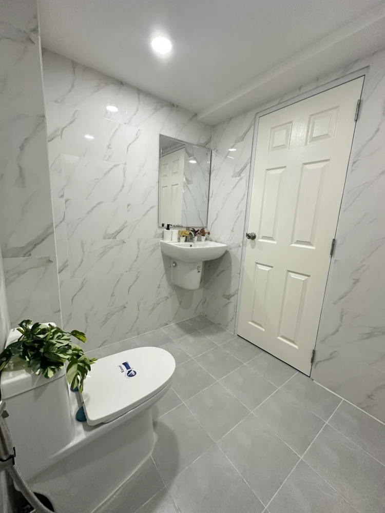 Grand Park Town for sale, beautifully decorated room in white-gray tones, using premium paint, can be wiped clean, SPC floor, waterproof, termite-proo
